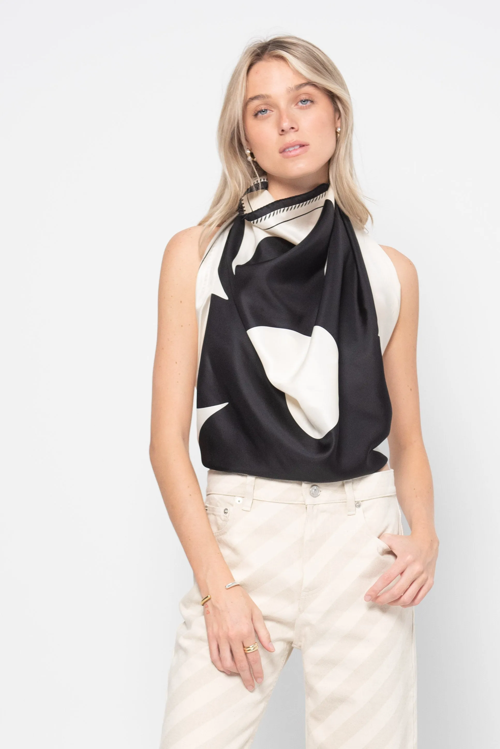 Dillies Flowers Scarf, Black