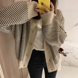 Oversized V-Neck Geometric Print Knitted Cardigan