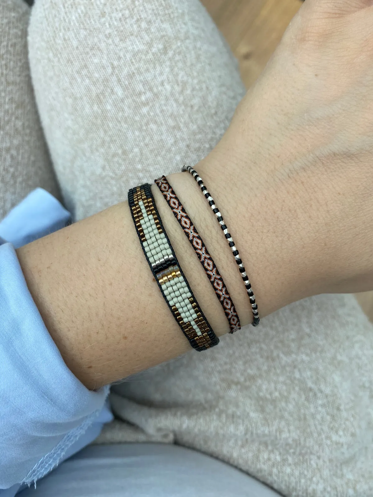 THIN BRACELET IN BLACK & SILVER